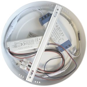 Panel sobrepuesto 18w con kit emergencia integrado. IP20